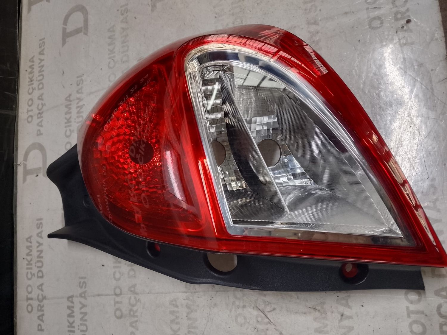 RENAULT CL�O 3 SA� STOP HATCHBACK 